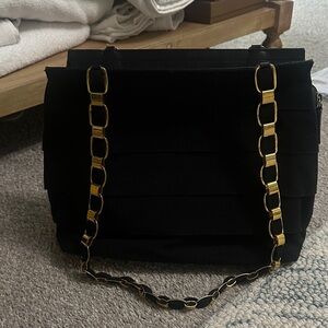 Feragamo - Authentic, Elegant Black Handbag with Gold Chain
